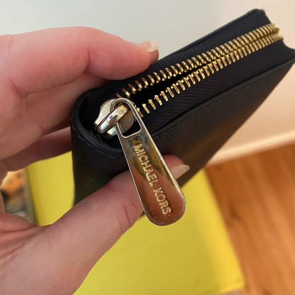 Michael Kors navy zip wallet - Picture 6 of 6